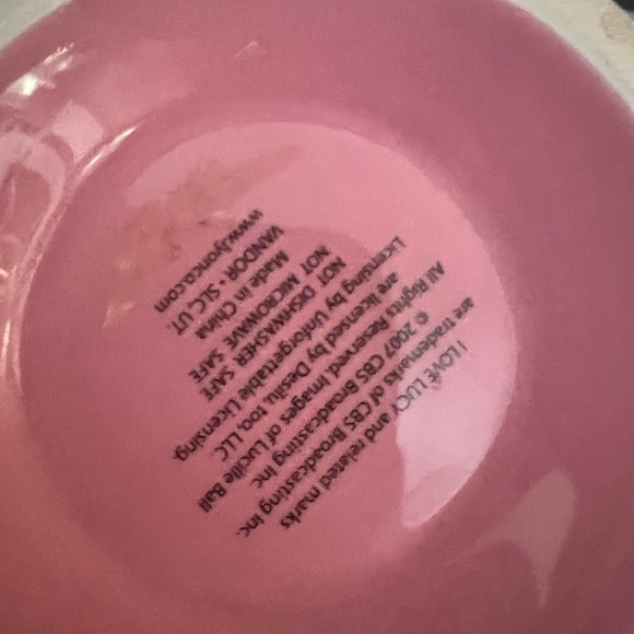 Collector Vandor I Love Lucy Sculpted Ceramic Mug, It's so tasty, Pink, 18-Ounce - Picture 6 of 6